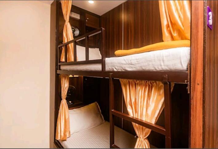 Almas Dormitory 24 Hours Aircondition Bombaj Zewnętrze zdjęcie
