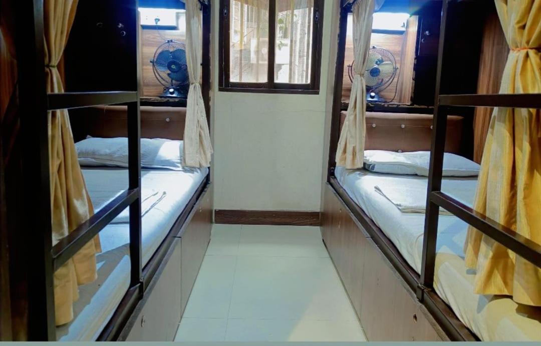 Almas Dormitory 24 Hours Aircondition Bombaj Zewnętrze zdjęcie