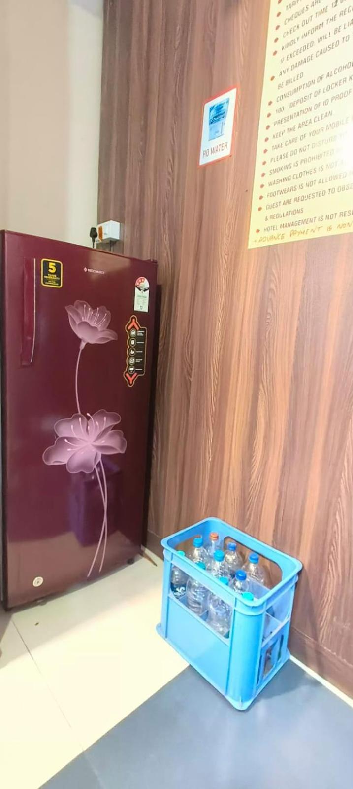 Almas Dormitory 24 Hours Aircondition Bombaj Zewnętrze zdjęcie