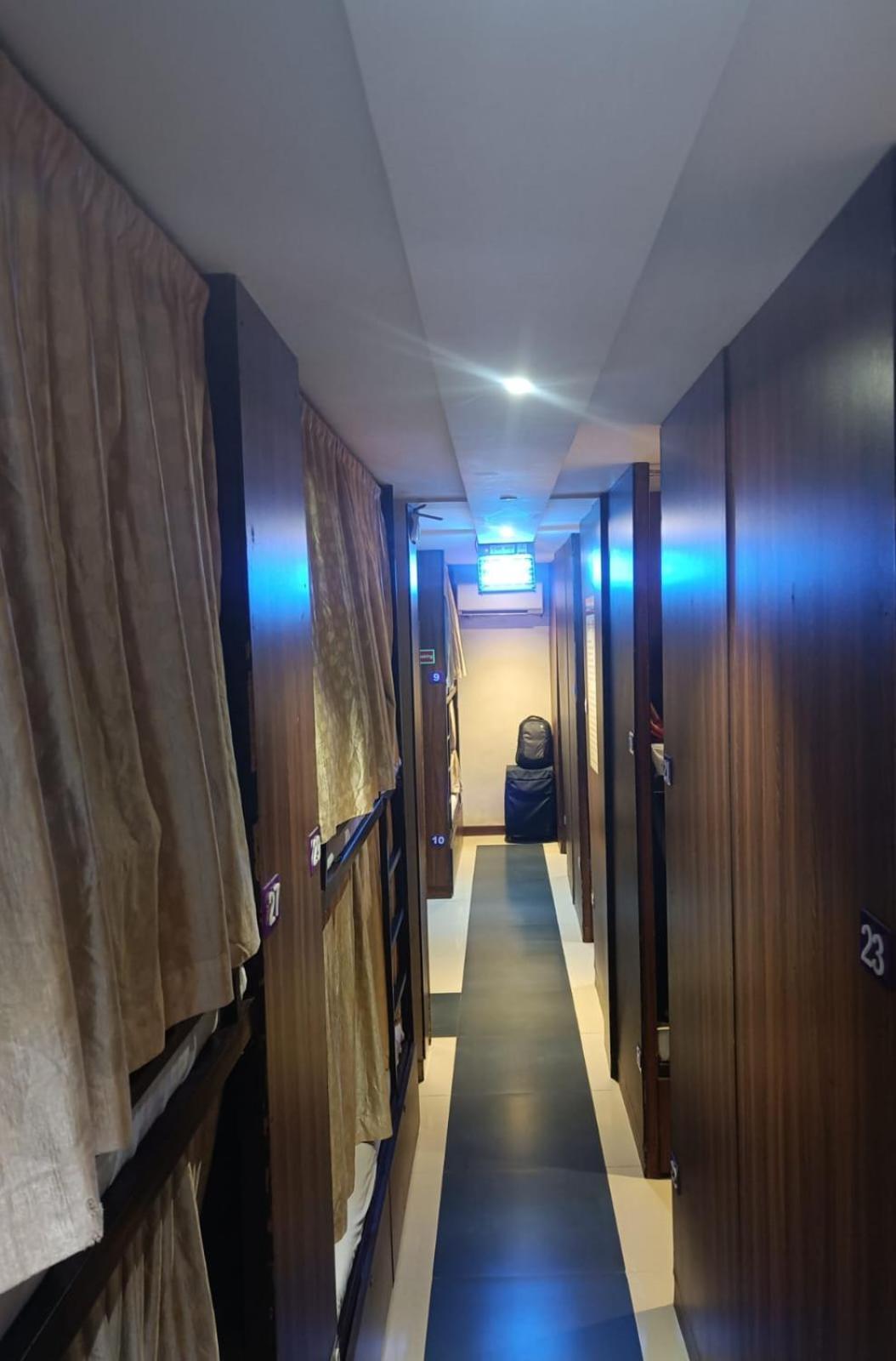 Almas Dormitory 24 Hours Aircondition Bombaj Zewnętrze zdjęcie