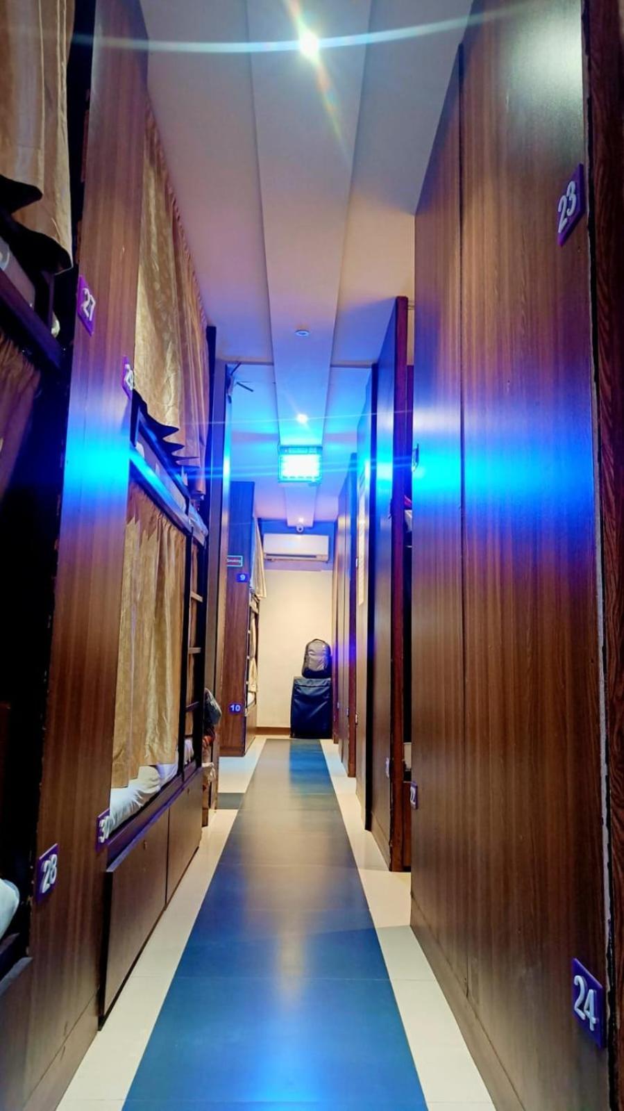 Almas Dormitory 24 Hours Aircondition Bombaj Zewnętrze zdjęcie