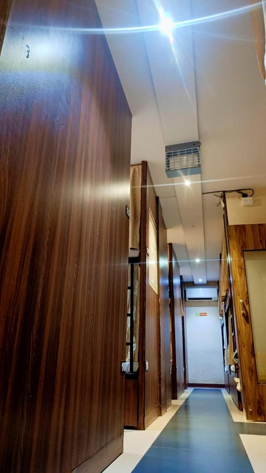 Almas Dormitory 24 Hours Aircondition Bombaj Zewnętrze zdjęcie